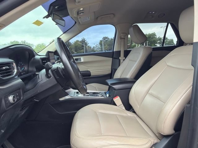Used 2020 Ford Explorer XLT w/ Equipment Group 202A AWD/4WD image 29