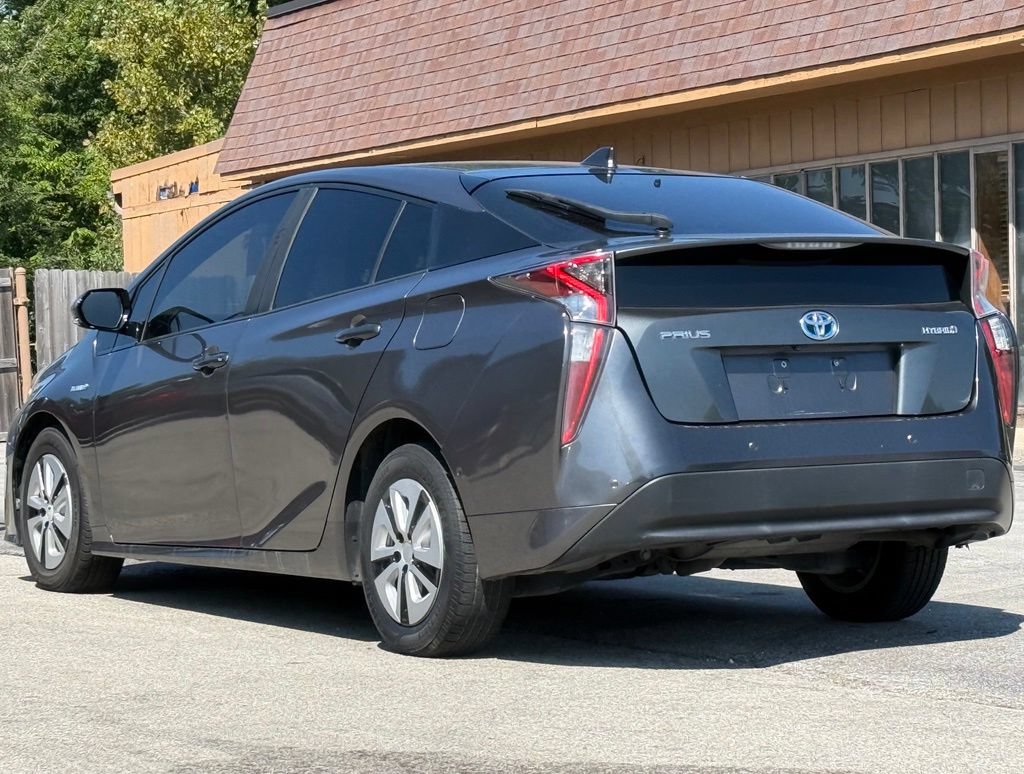 Used 2017 Toyota Prius Four FWD image 3