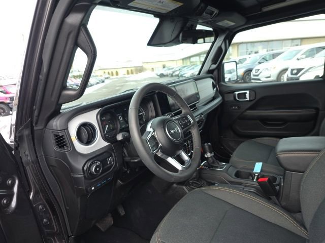 Used 2025 Jeep Wrangler Unlimited Sahara w/ Safety Group image 15