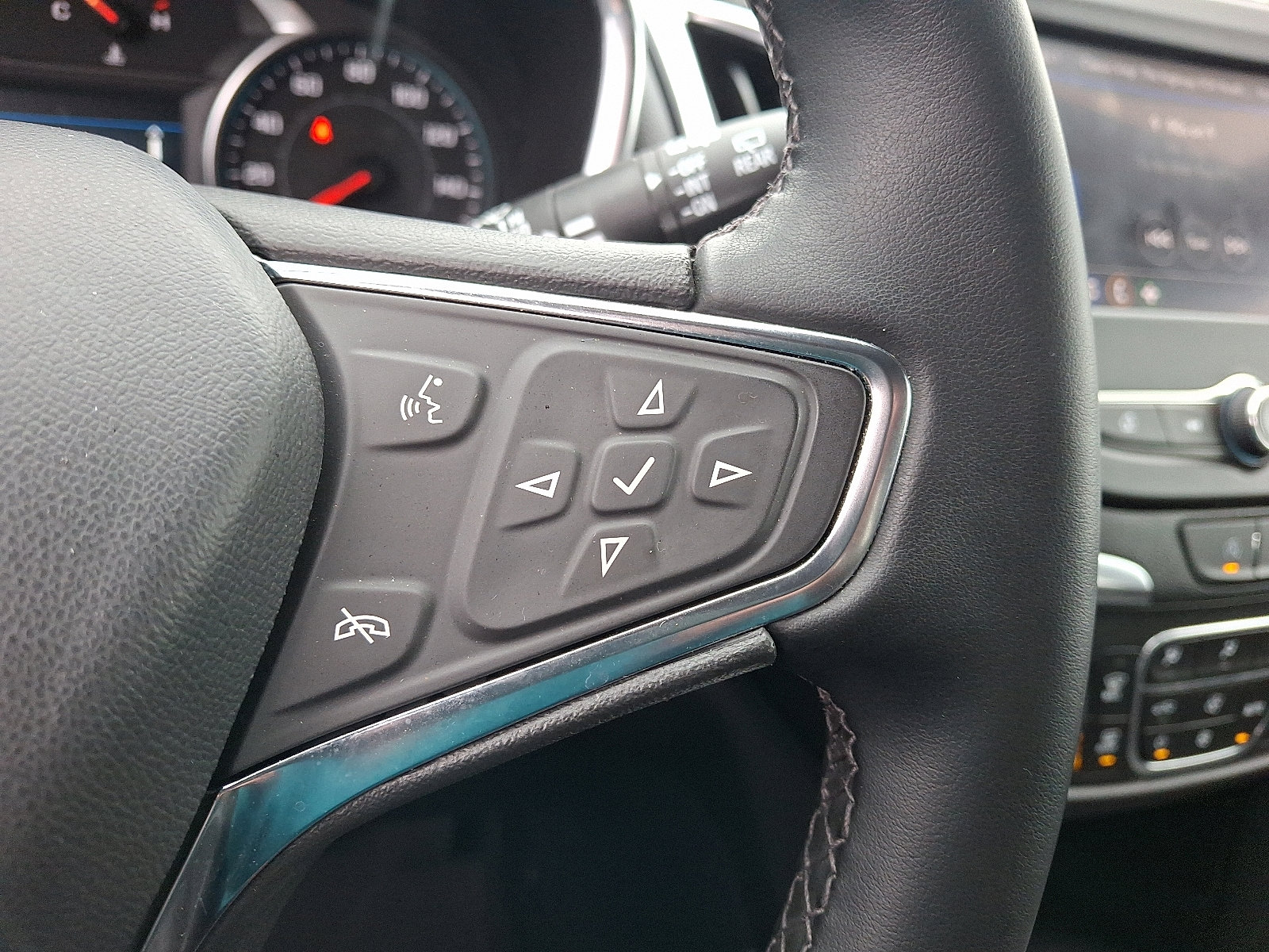 Certified 2024 Chevrolet Equinox LT w/ LPO, Floor Liner Package image 20