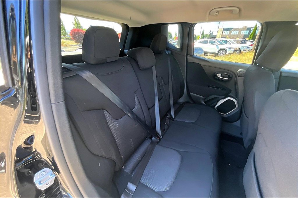 Used 2015 Jeep Renegade Latitude w/ Popular Equipment Group AWD/4WD image 20
