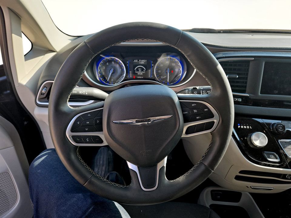 Used 2023 Chrysler Voyager LX image 14