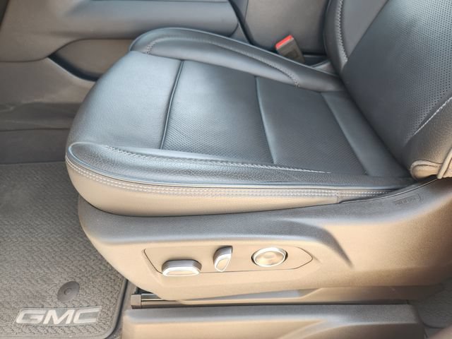 Used 2024 GMC Yukon Denali w/ Advanced Technology Package AWD/4WD image 25