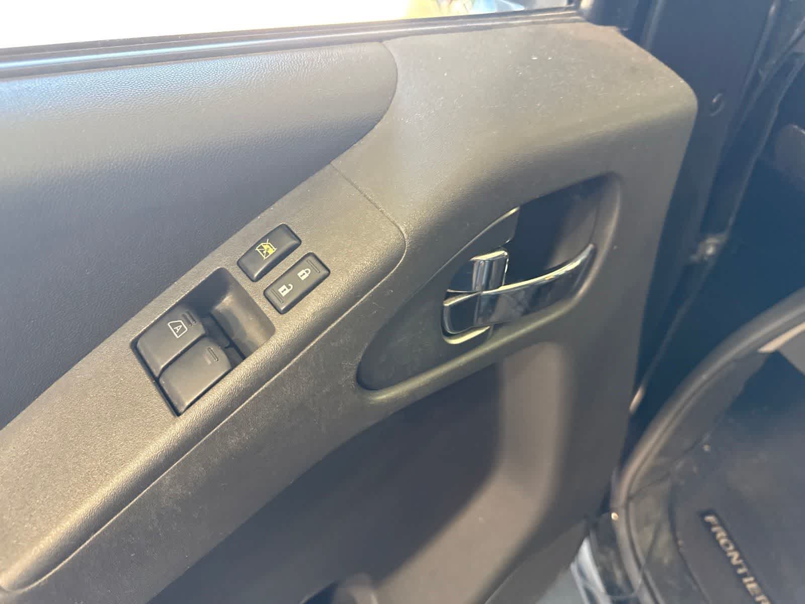 Used 2012 Nissan Frontier SV w/ Sport Appearance Pkg RWD image 16