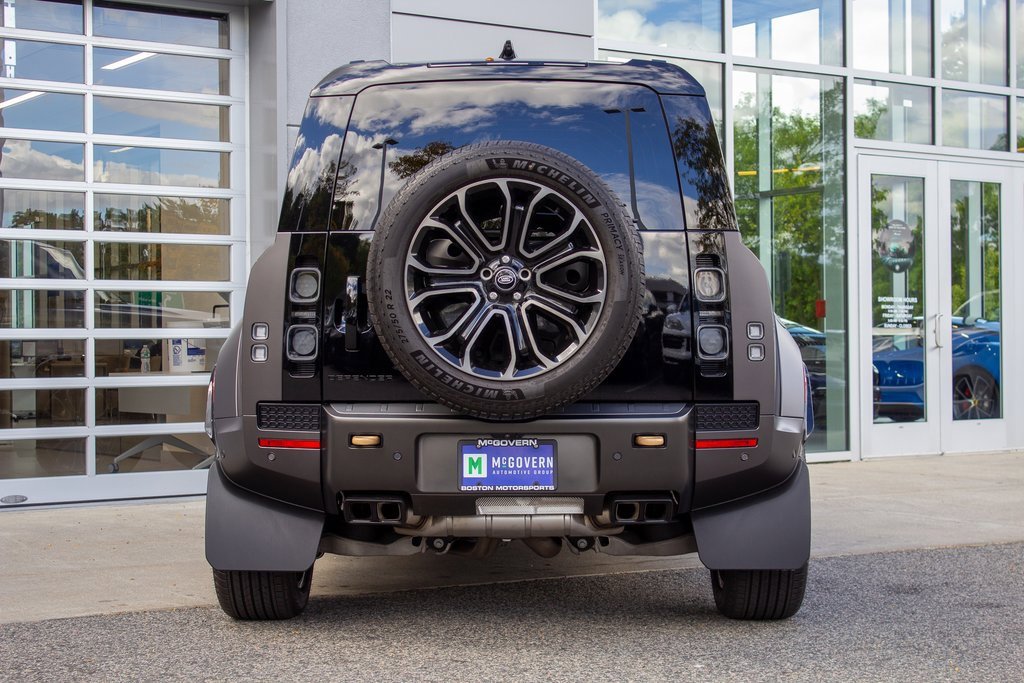Used 2025 Land Rover Defender 110 image 9