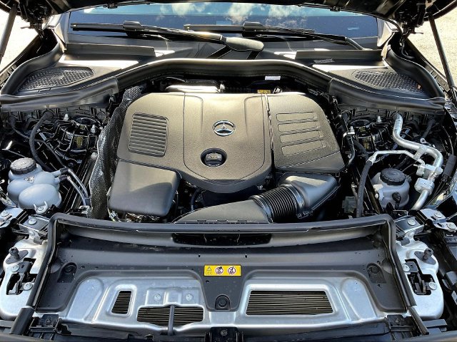 Used 2026 Mercedes-Benz GLC 300 4MATIC image 32