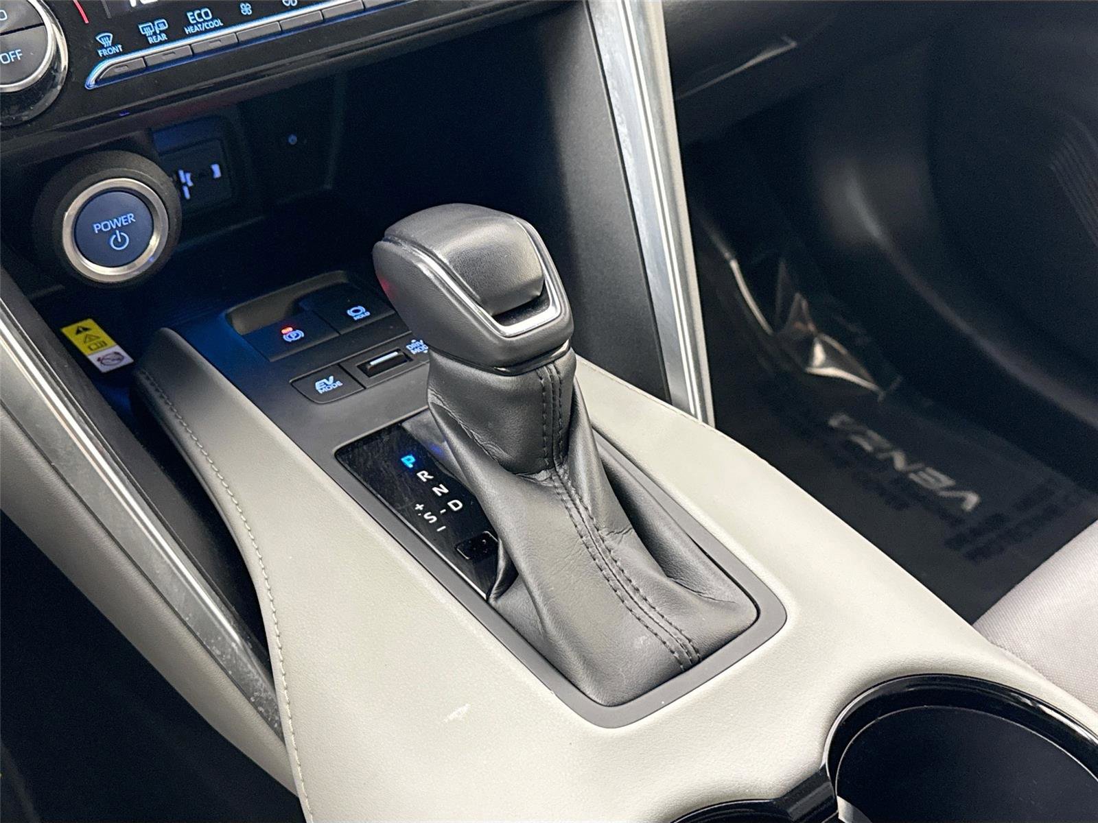 Certified 2022 Toyota Venza XLE image 24