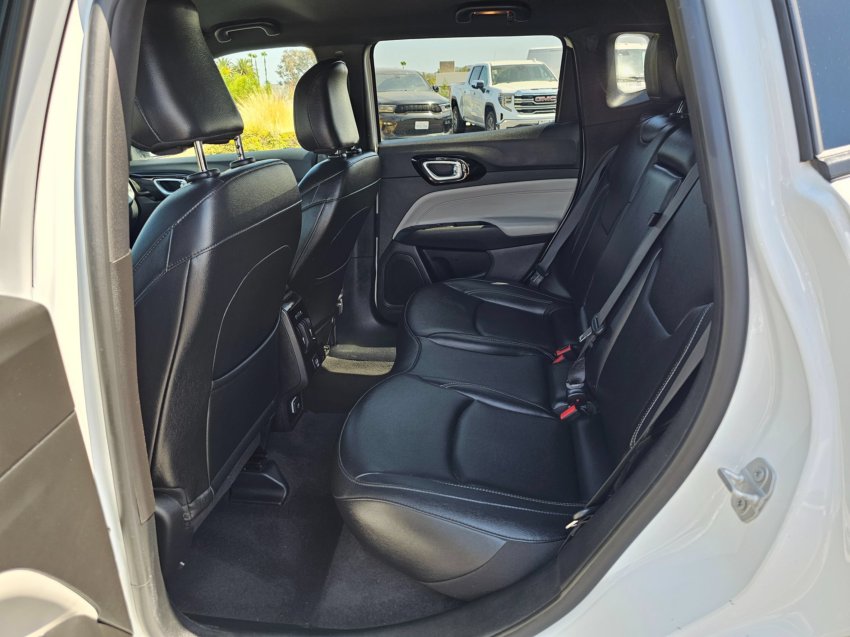 Used 2025 Jeep Compass Limited AWD/4WD image 18