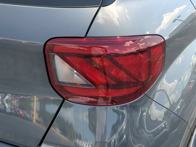 Used 2025 Hyundai Venue Limited FWD image 11