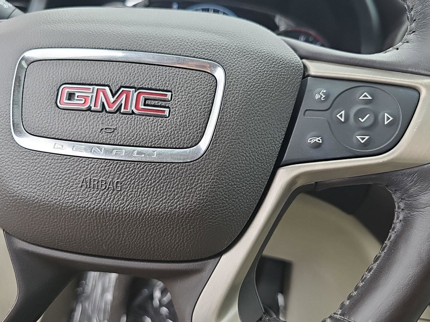 Used 2018 GMC Acadia Denali w/ Technology Package AWD/4WD image 25