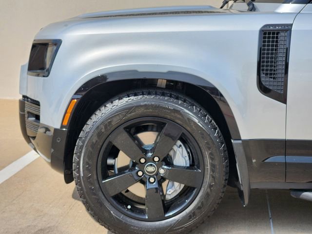 Used 2024 Land Rover Defender 90 X-Dynamic SE image 9