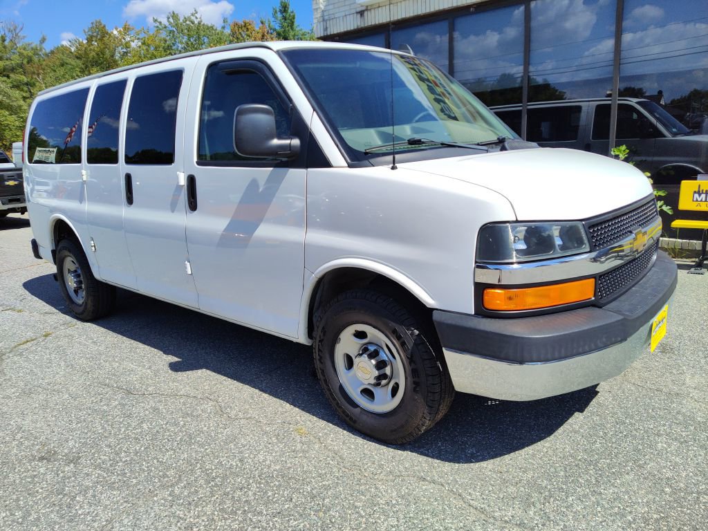 Used 2016 Chevrolet Express 2500 LT w/ LT Preferred Equipment Group image 2
