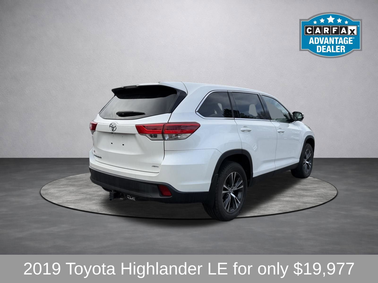 Used 2019 Toyota Highlander LE AWD/4WD image 3