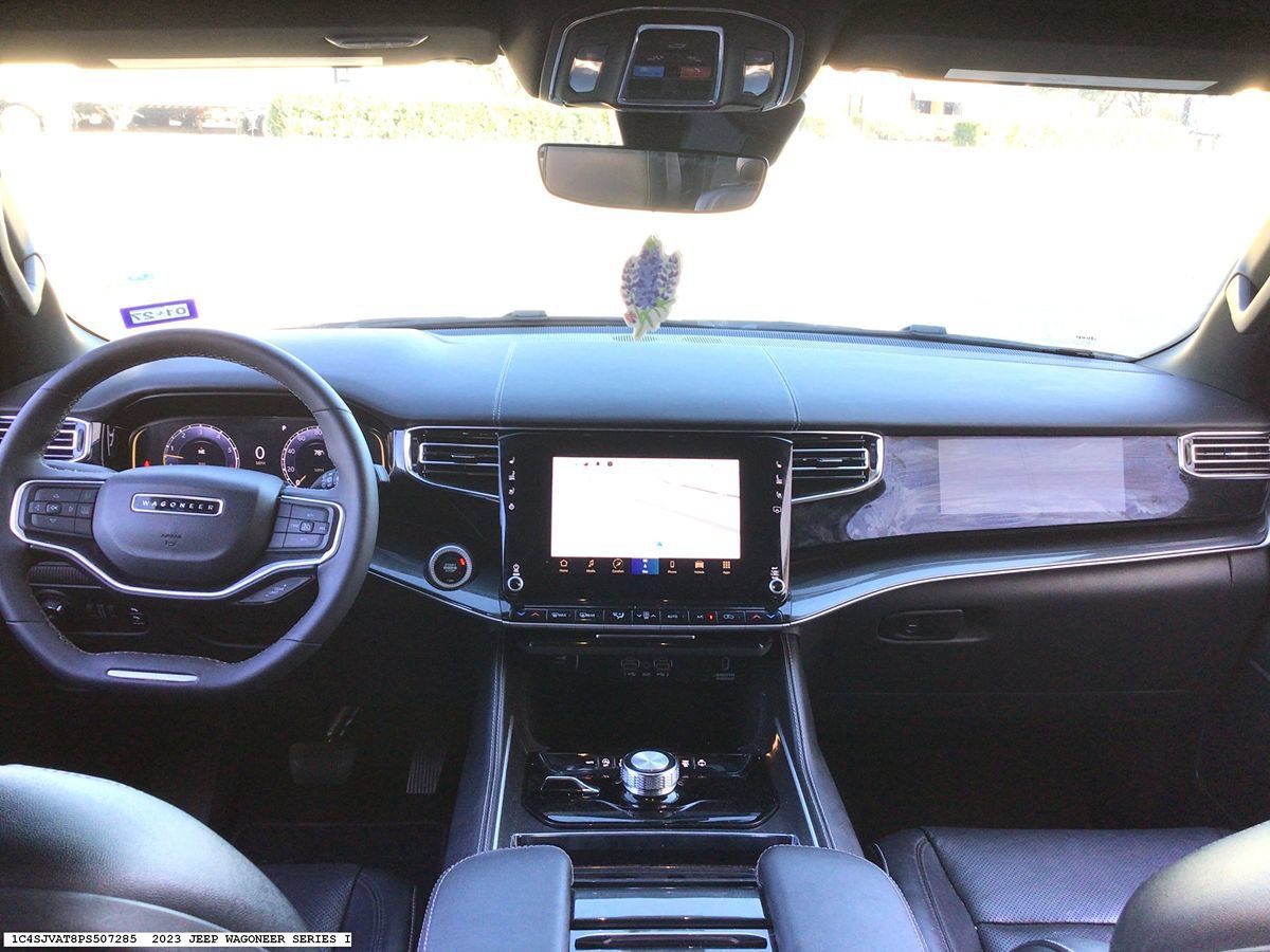 Used 2023 Jeep Wagoneer 4WD image 13