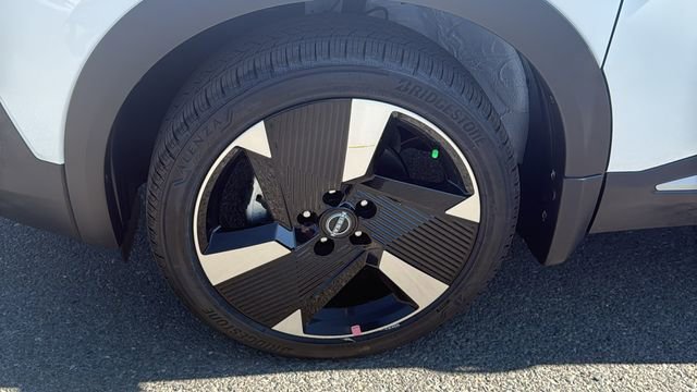 New 2025 Nissan Kicks SR image 9