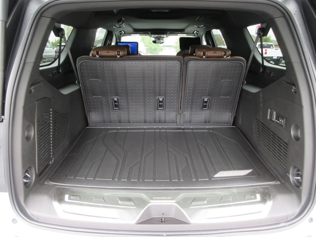 New 2026 Chevrolet Suburban High Country AWD/4WD image 12