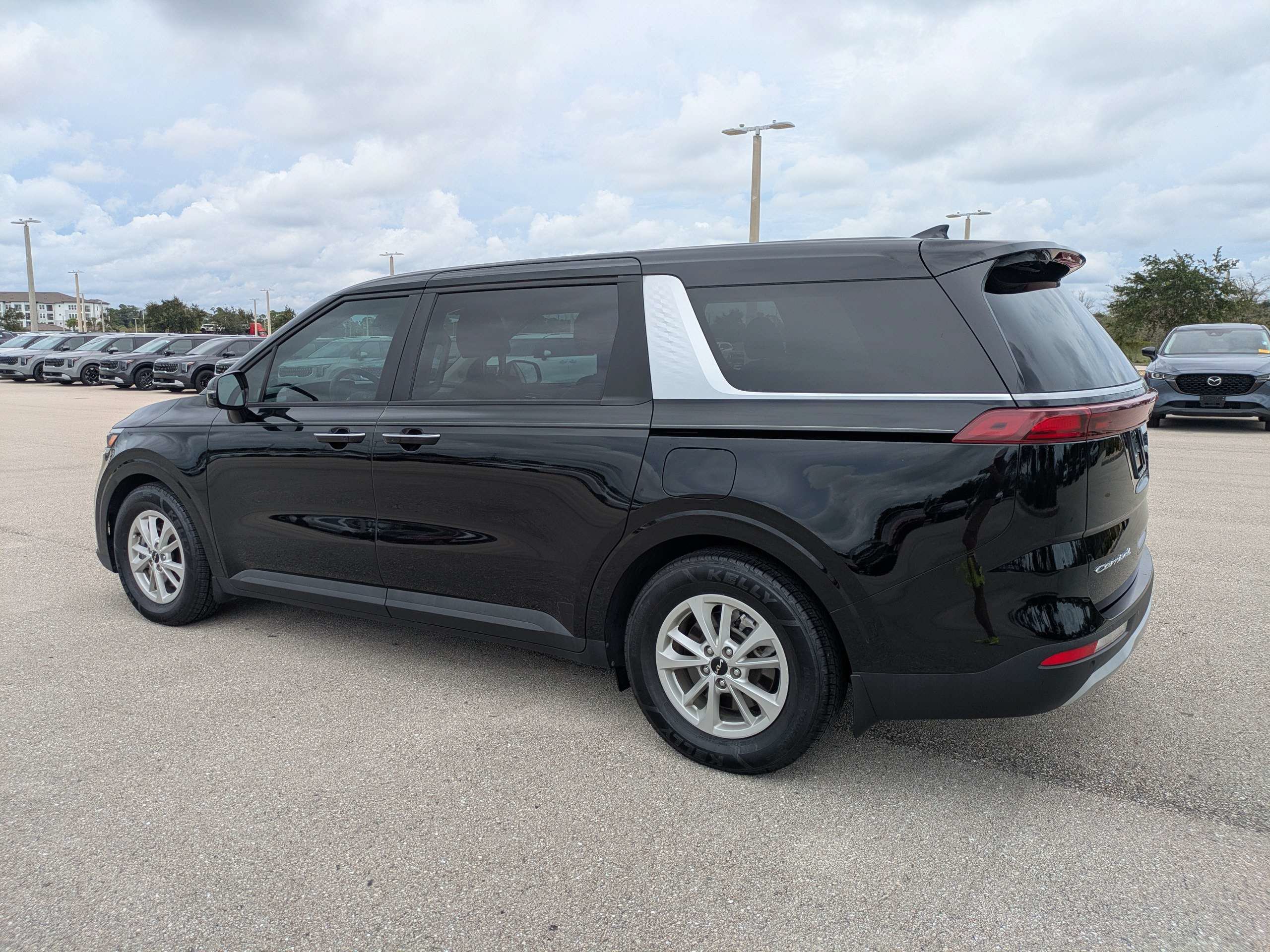 Certified 2022 Kia Carnival LX FWD image 6