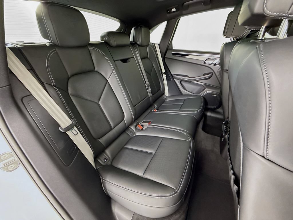 New 2026 Porsche Macan Turbo AWD/4WD image 30