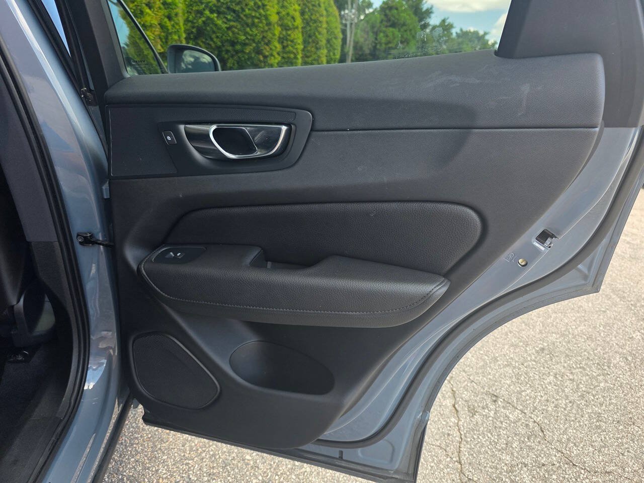 Used 2022 Volvo XC60 B5 Momentum w/ Climate Package AWD/4WD image 31