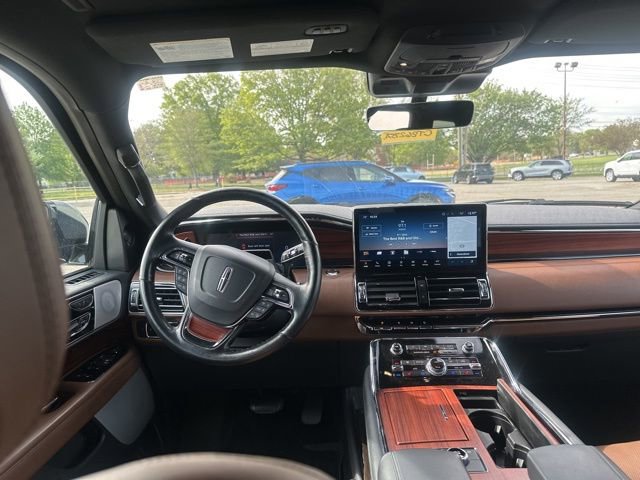 Used 2024 Lincoln Navigator Reserve image 12