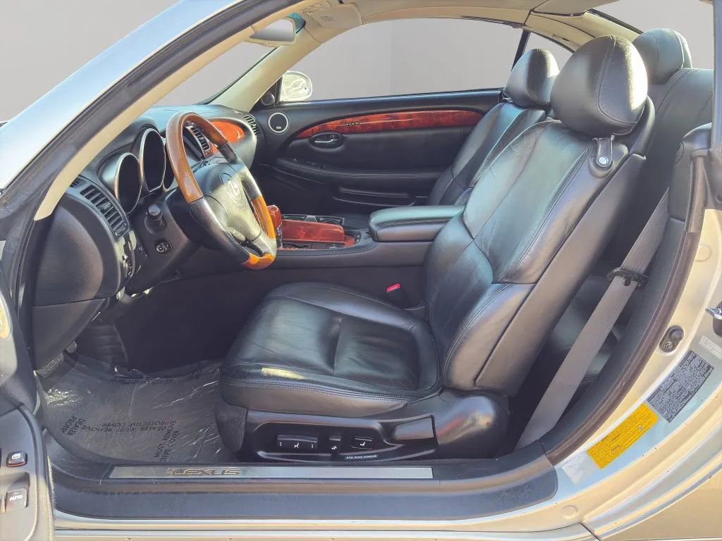 Used 2002 Lexus SC 430 Convertible image 9