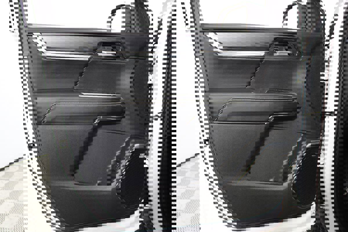 Used 2025 GMC Acadia Elevation image 6