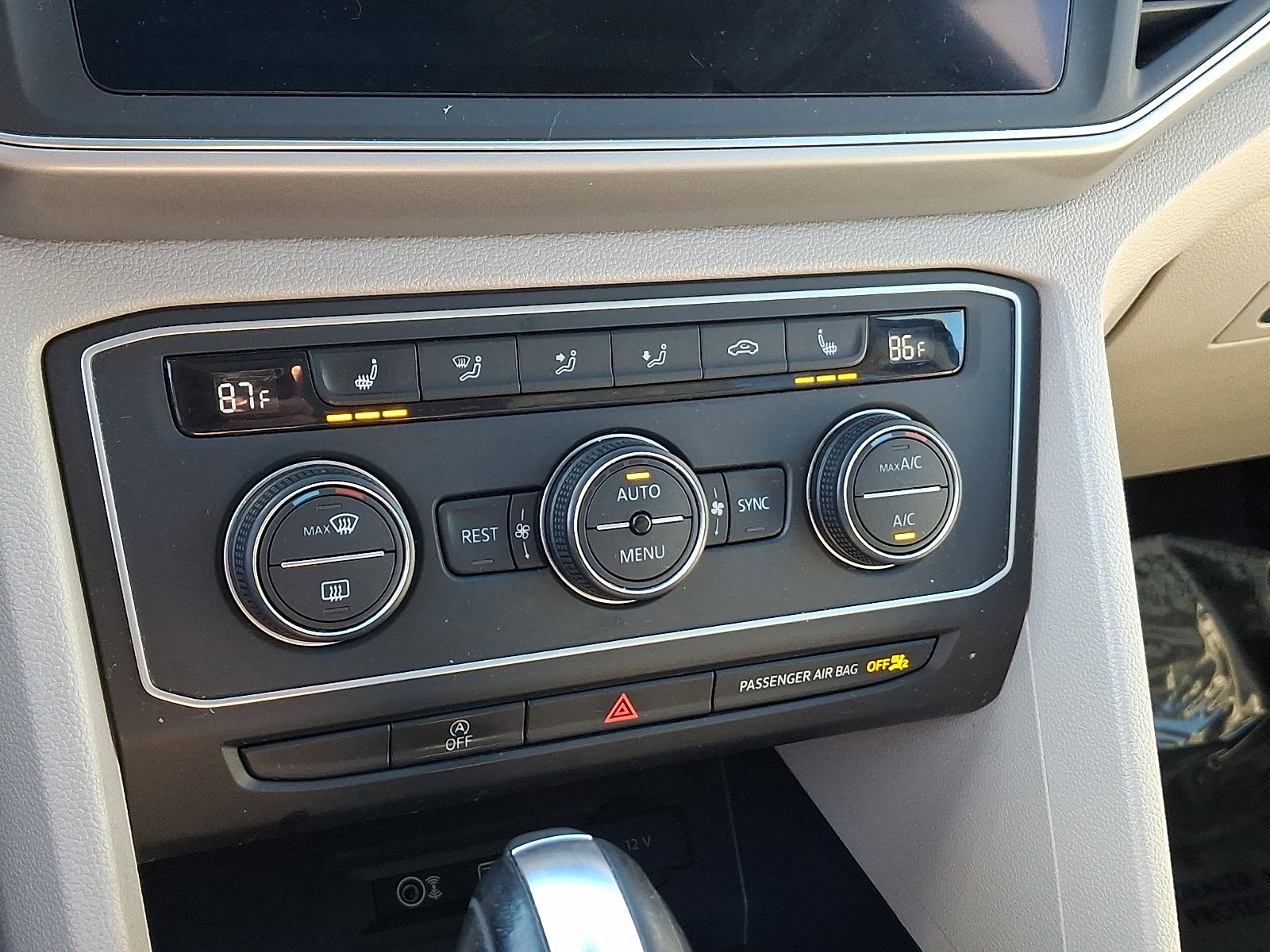 Used 2019 Volkswagen Atlas SE w/ Panoramic Sunroof Package image 16