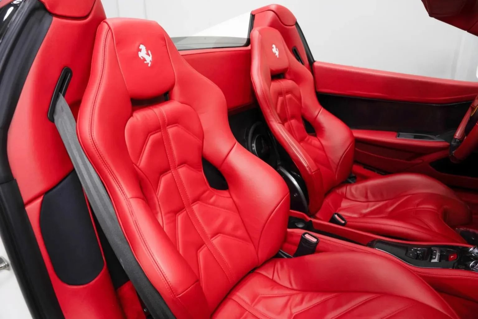 Used 2013 Ferrari 458 Spider RWD image 9