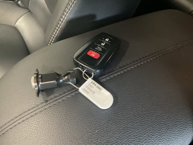 Used 2021 Toyota RAV4 XLE Premium AWD/4WD image 23