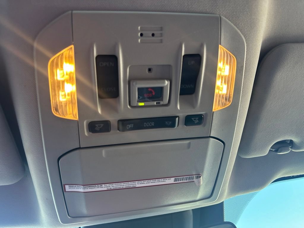 Used 2021 Toyota Highlander XLE FWD image 29