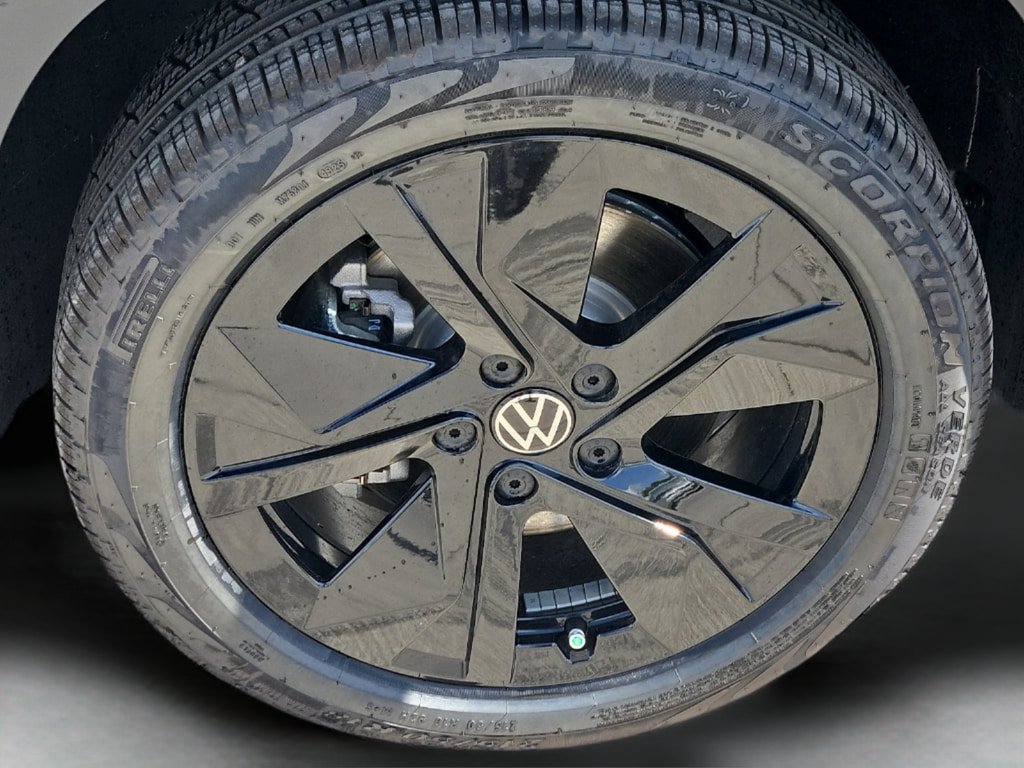 New 2026 Volkswagen Taos SE FWD image 8
