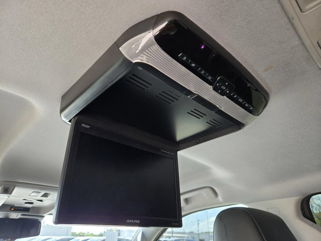 Used 2017 GMC Yukon SLT w/ Premium Edition RWD image 17