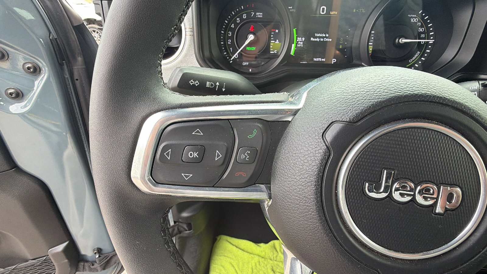 Used 2025 Jeep Wrangler Sahara w/ Safety Group image 27