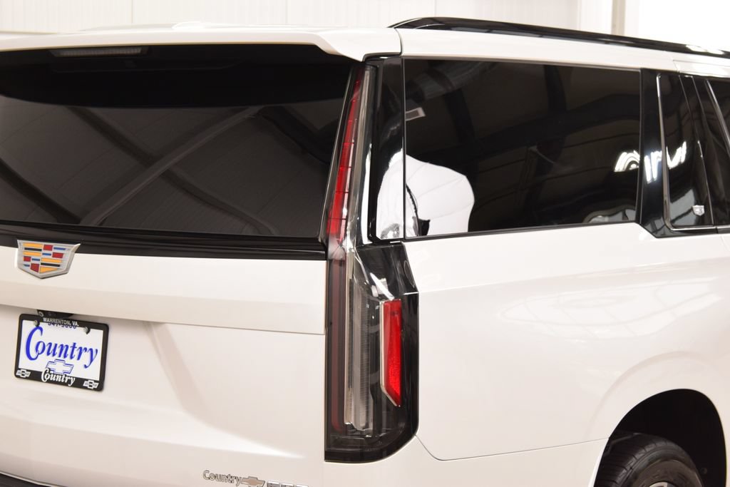 Used 2023 Cadillac Escalade ESV Sport Platinum w/ Heavy-Duty Trailer Package AWD/4WD image 19