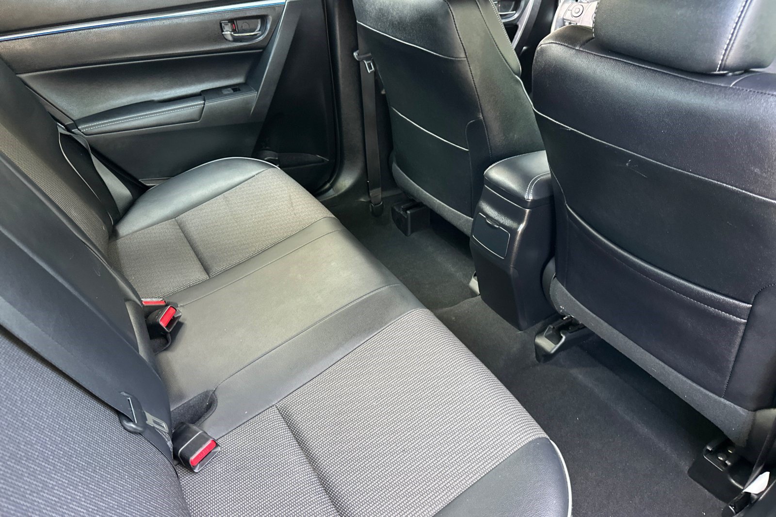 Used 2015 Toyota Corolla S FWD image 30