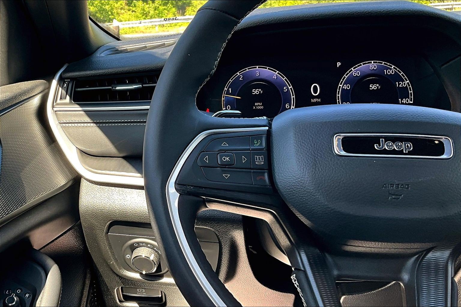 Used 2025 Jeep Grand Cherokee Altitude AWD/4WD image 11
