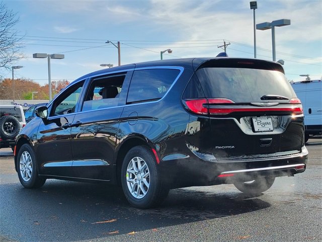 New 2026 Chrysler Pacifica Select image 7