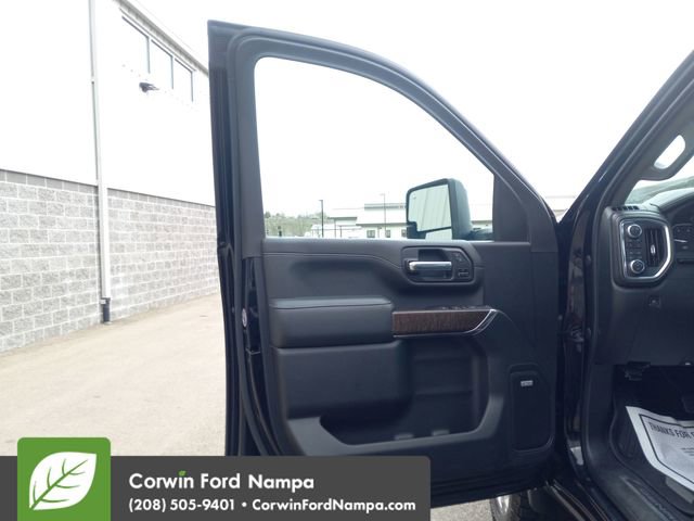 Used 2023 GMC Sierra 3500 Denali w/ Denali Ultimate Package image 10