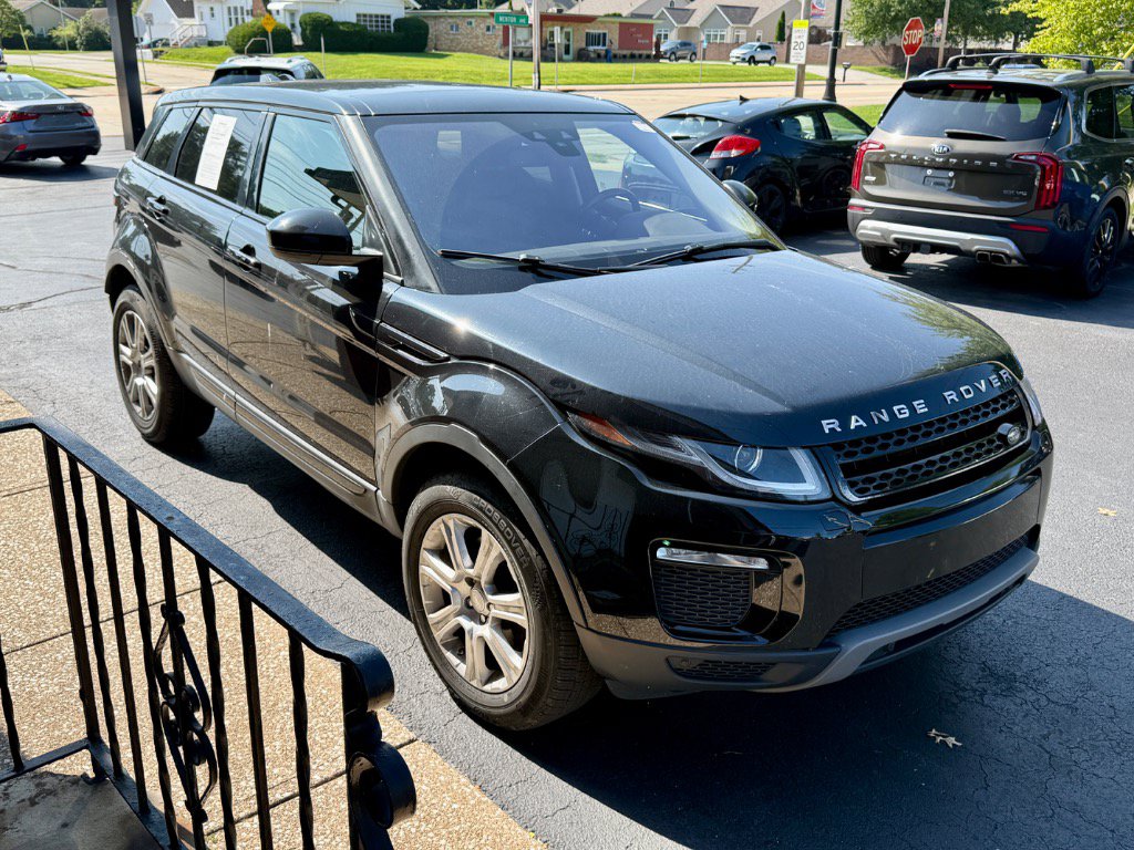 Used 2019 Land Rover Range Rover Evoque SE AWD/4WD image 2