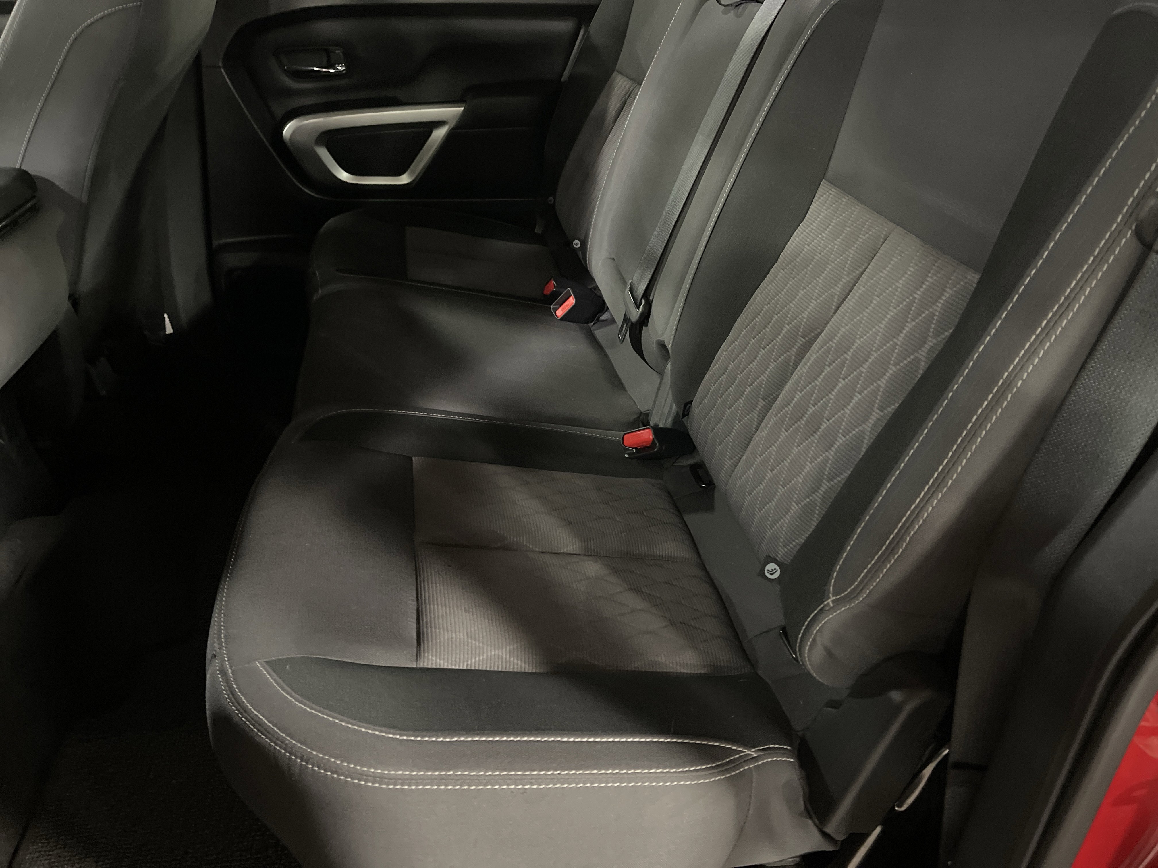 Used 2024 Nissan Titan SV image 14