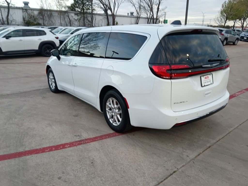 Used 2025 Chrysler Pacifica Select image 12