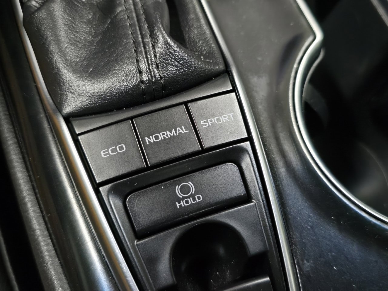 Used 2018 Toyota Camry XLE image 6