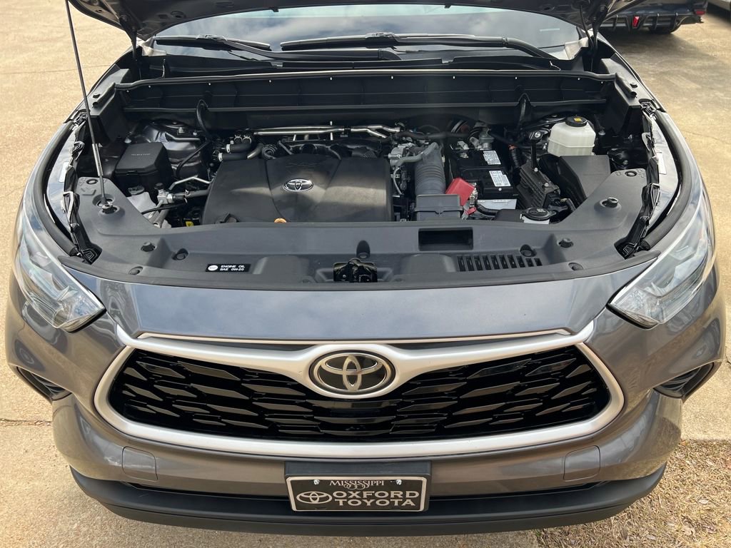 Used 2022 Toyota Highlander XLE AWD/4WD image 13