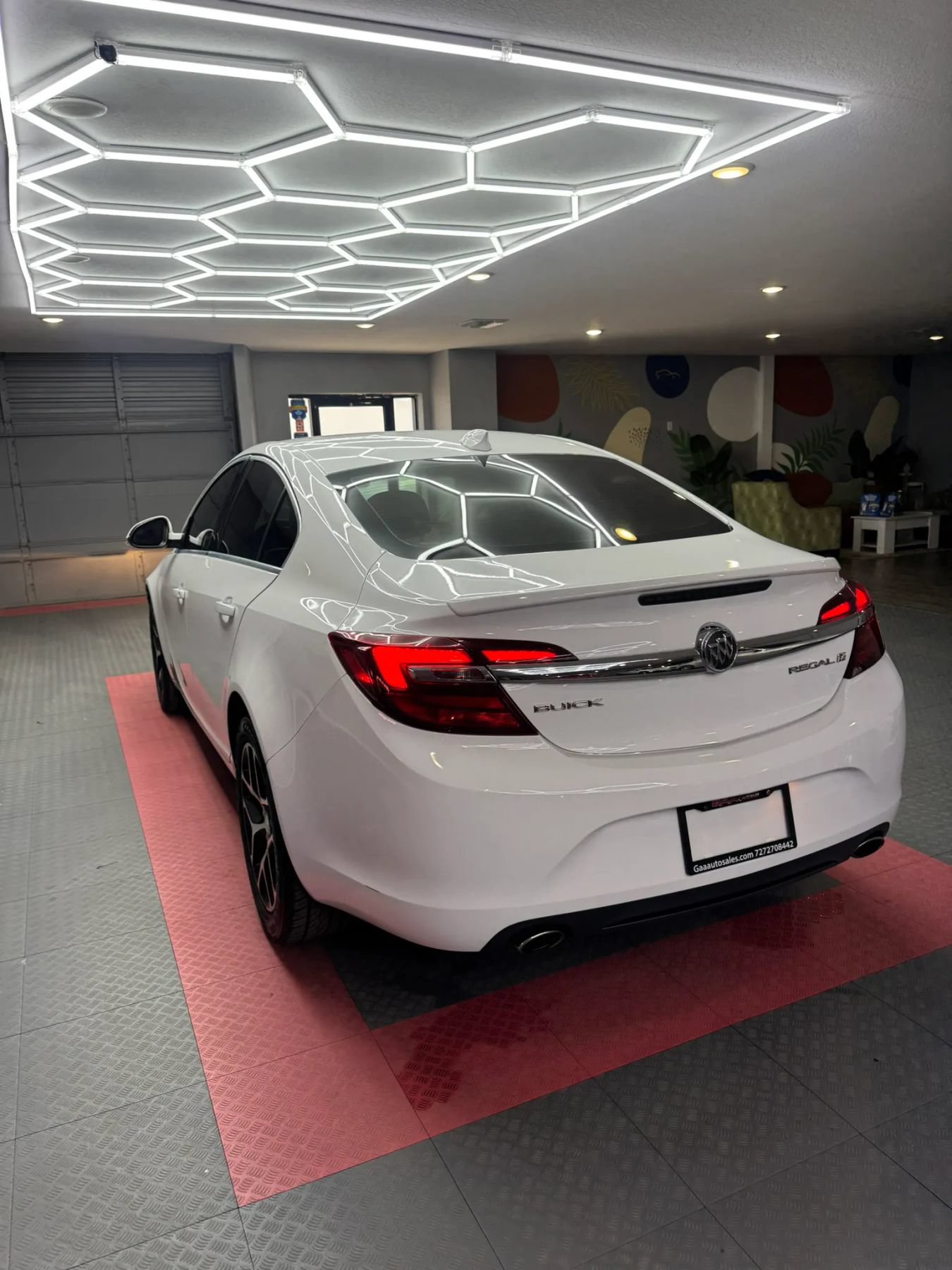 Used 2017 Buick Regal Sport Touring FWD image 5