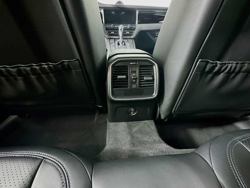Certified 2021 Porsche Macan image 36