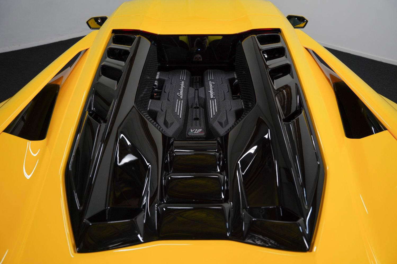Used 2024 Lamborghini Revuelto AWD/4WD image 25