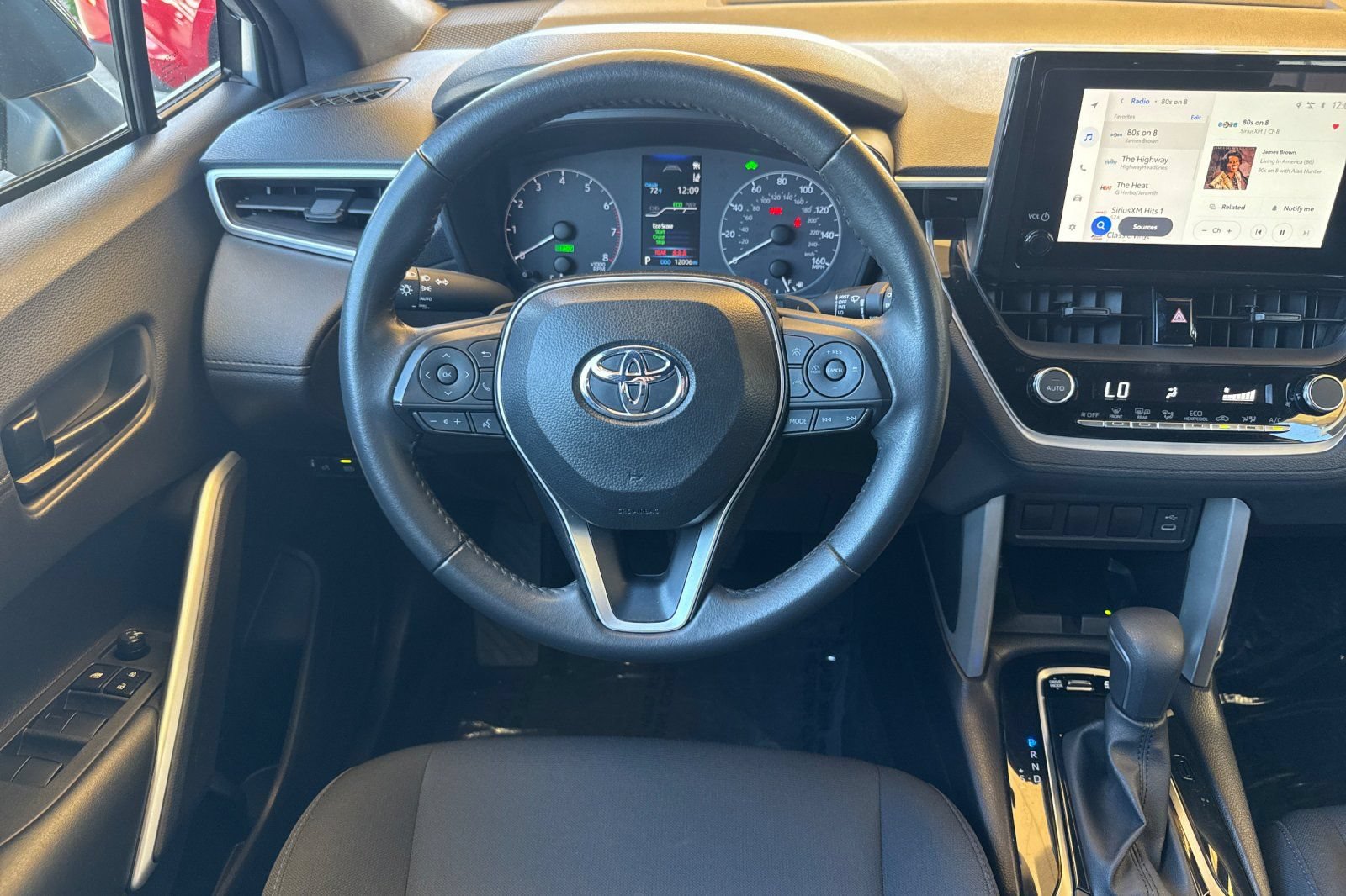 Used 2025 Toyota Corolla Cross AWD Hybrid image 17