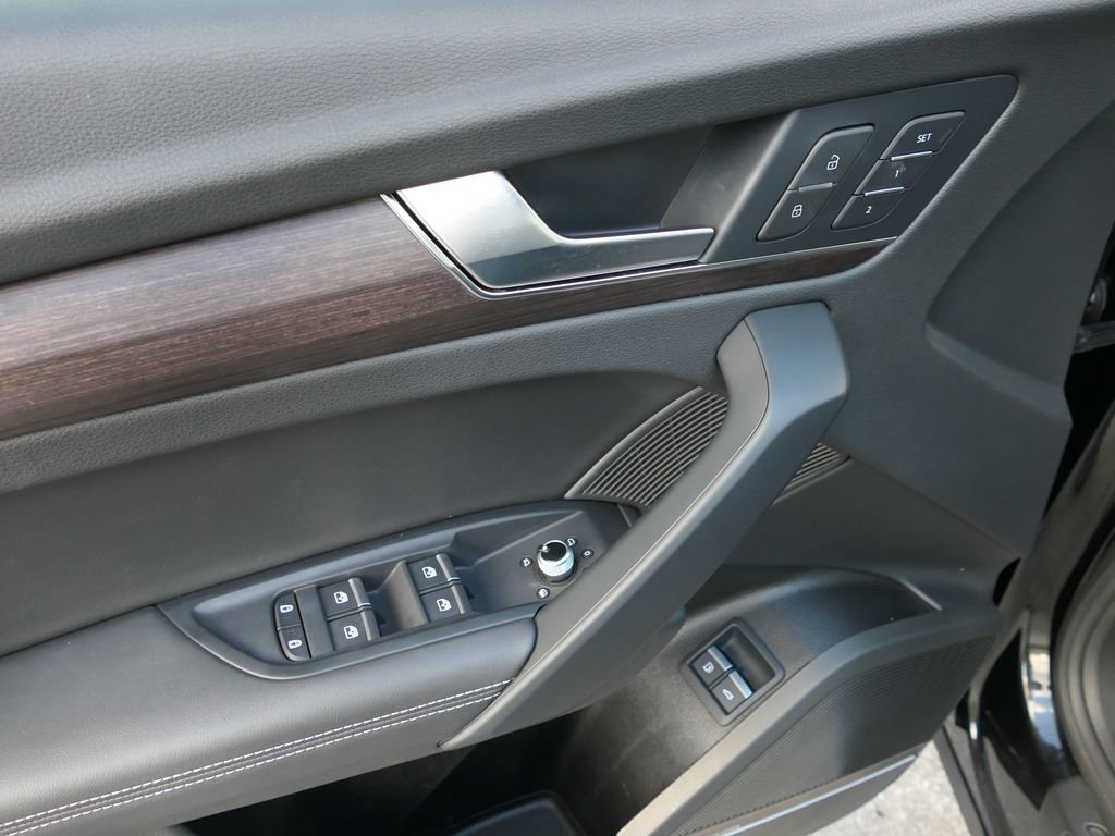 Used 2023 Audi Q5 e Premium Plus w/ Premium Plus Package image 13