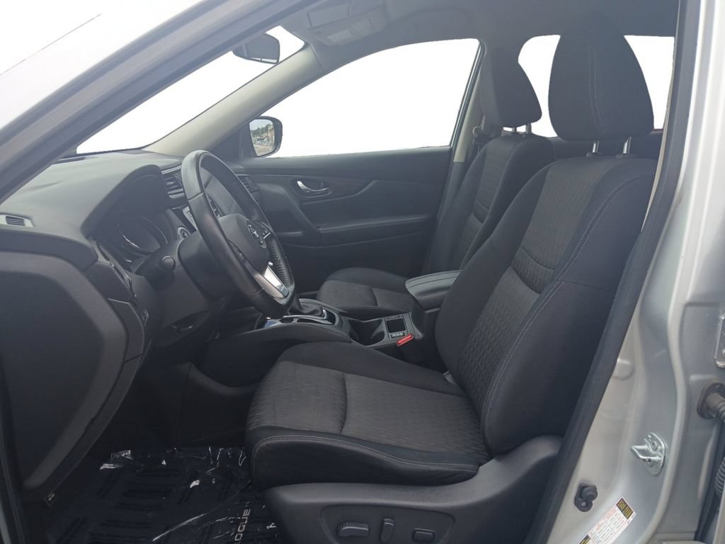 Used 2017 Nissan Rogue SV FWD image 9