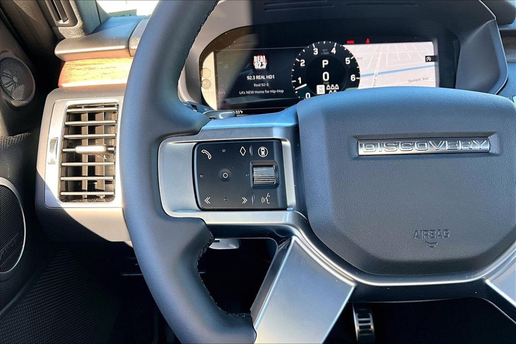 Certified 2025 Land Rover Discovery Dynamic SE AWD/4WD image 11